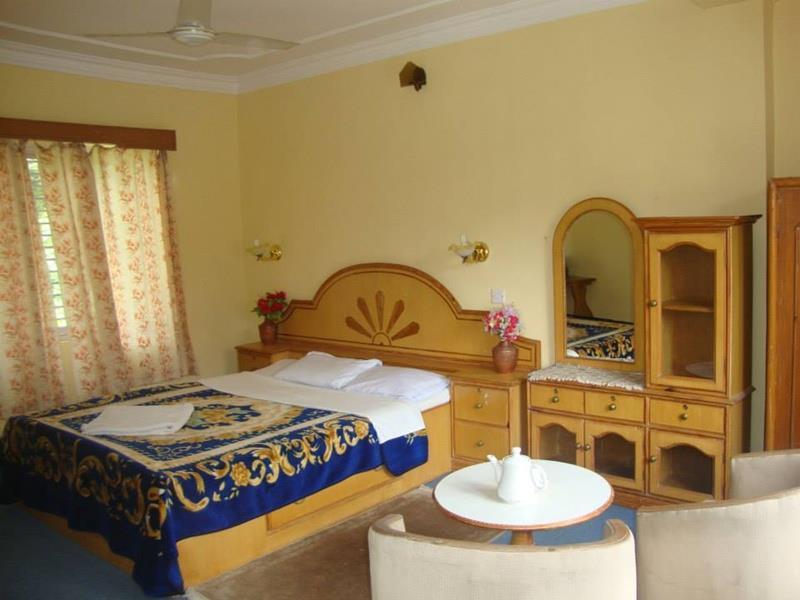 Hotel Yeti Покхара Экстерьер фото