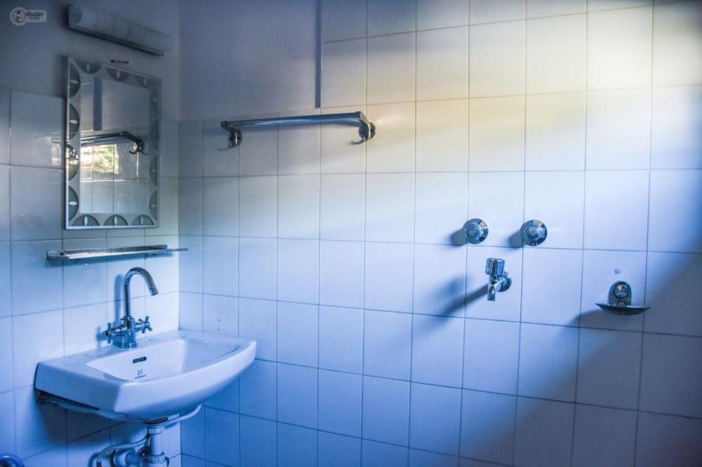 Hotel Yeti Покхара Экстерьер фото